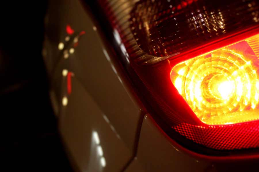 Cuándo es utilizar la luz de emergencia del coche? Apréndelo